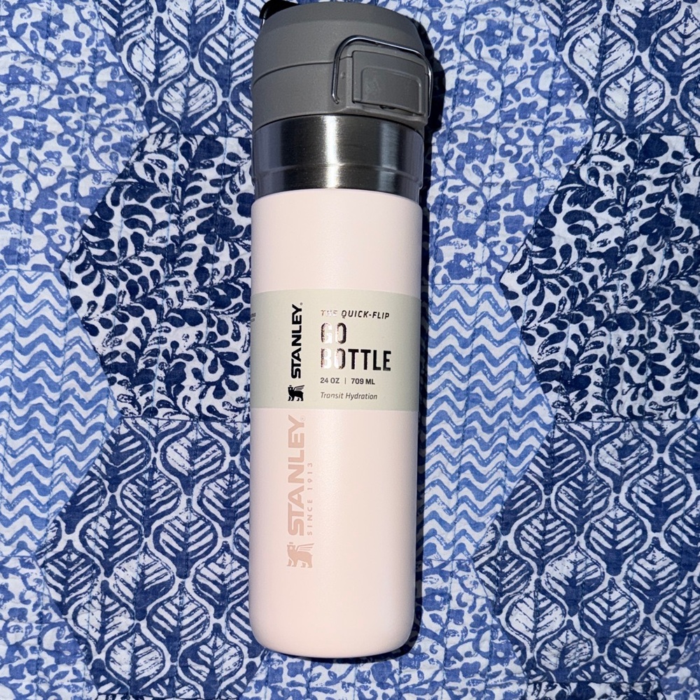 Stanley Light Pink Quick-Flip Go bottle NWT